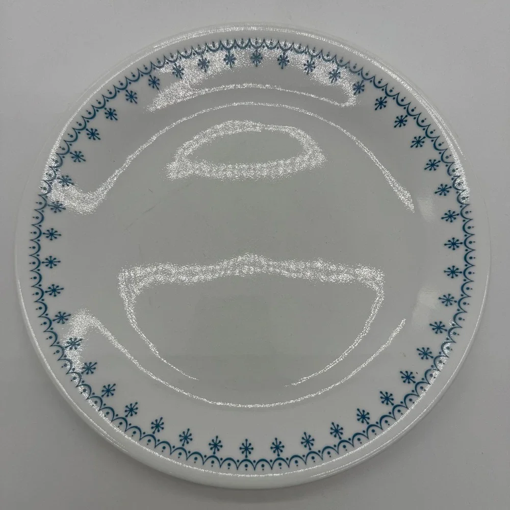 Corelle Old Town Blue Dinner Plate Vintage Vitrelle Onion Pattern White Blue USA